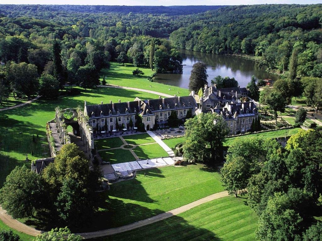 Abbaye des Vaux-de-Cernay vue de haut